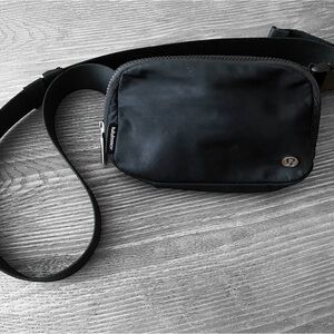 Lululemon Everywhere Belt Bag 1L / Black Crossbody Waist Bag